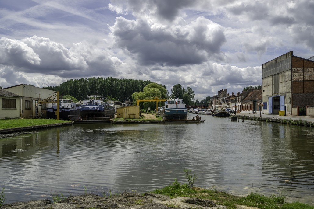 La frontière entre SEMPIGNY et PONT-l'ÉvÊQUE