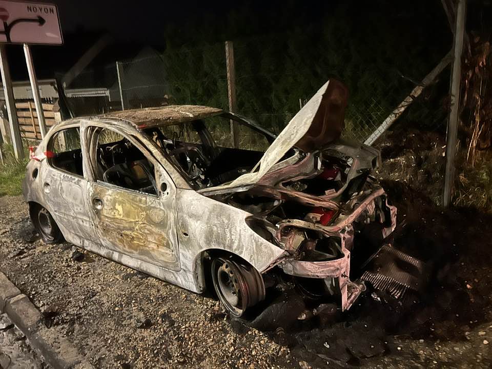 VOITURE INCENDIÉE À SEMPIGNY !