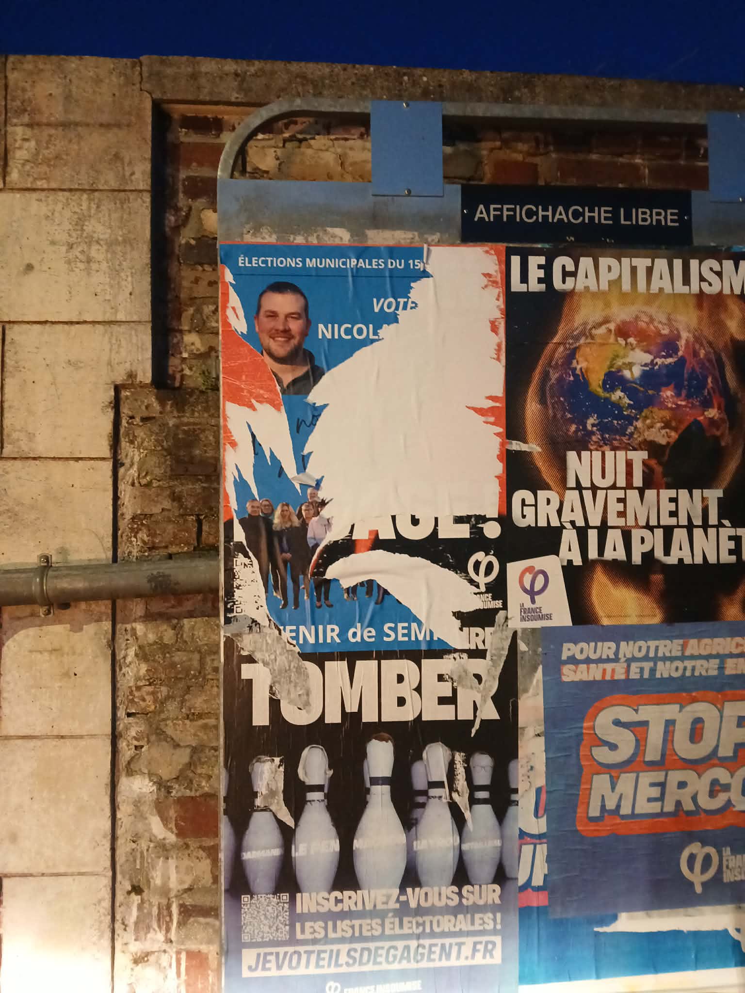 NOTRE AFFICHE ARRACHÉE !